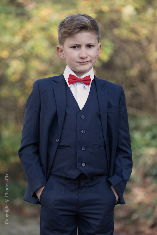 rækkevidde Træ udtrykkeligt Boys Navy Wedding Suit with Red Satin Dickie Bow Tie | Charles Class