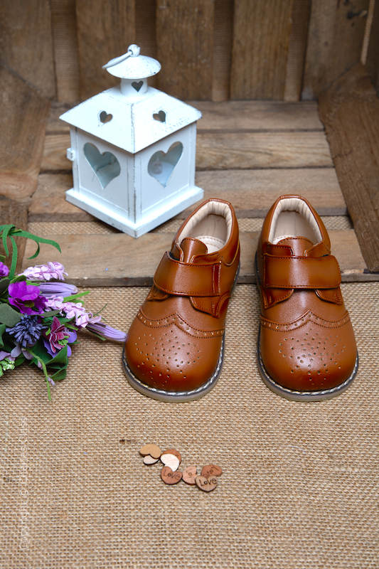 infant brogues tan